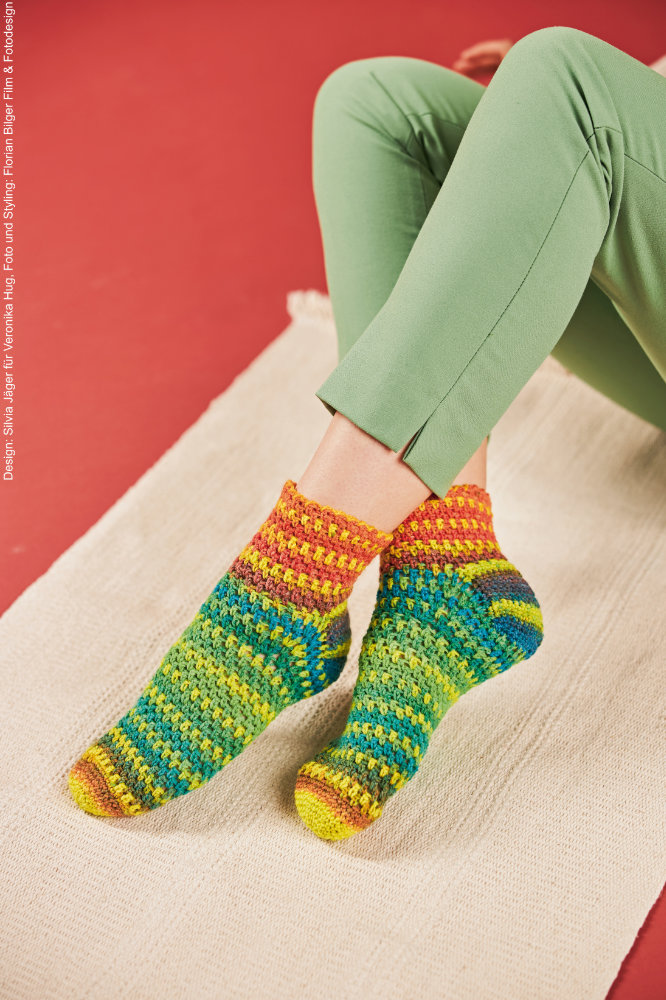 Poncho mit Sommersocken | Anleitungsheft + Wolle Paint Socks  | Häkeln | Veronika Hug, Woolly Hugs, Christophorus Verlag